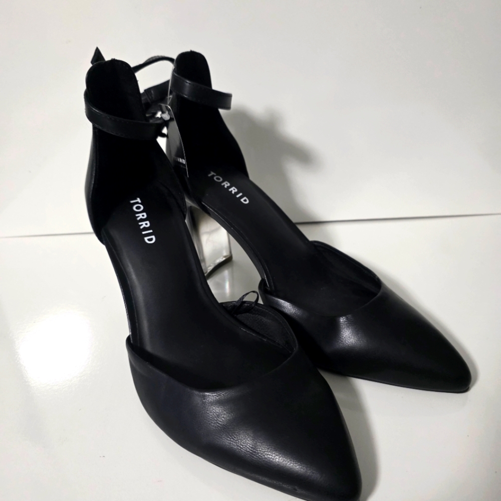 Torrid Ombre Lucite Closed Toe Heel Black 8.5WW NWT!